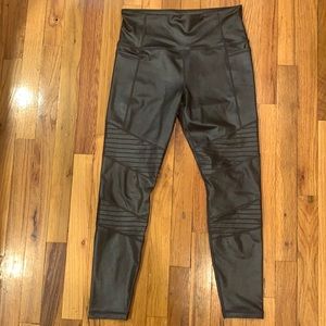 Shimmery size medium athleta leggings with pockets